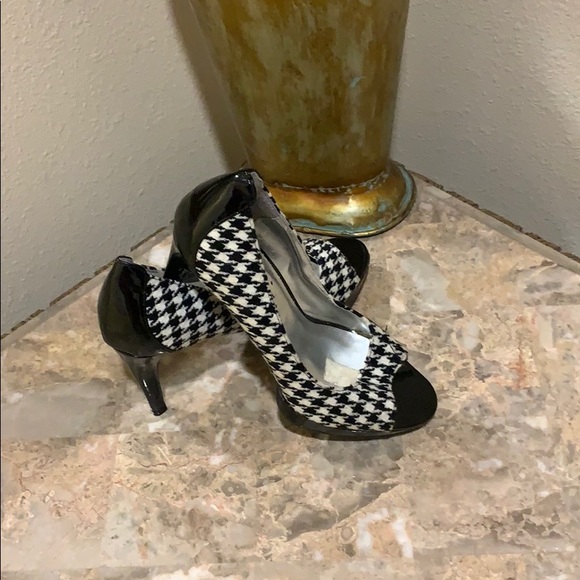 Open toe pump - Picture 2 of 6